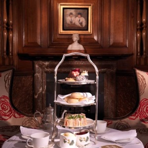 13-RFH-Browns-Hotel-Agatha-Christie-Tea-with-At-Betrams-Hotel-in-The-English-Tea-Room-Jan-10-A-Houston
